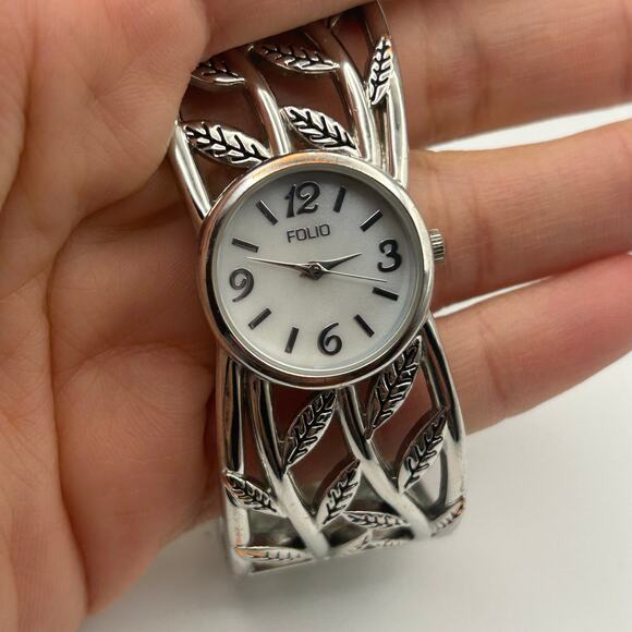 Folio Silver Tone Women’s Fashion Watch Working New Battery - Picture 7 of 8